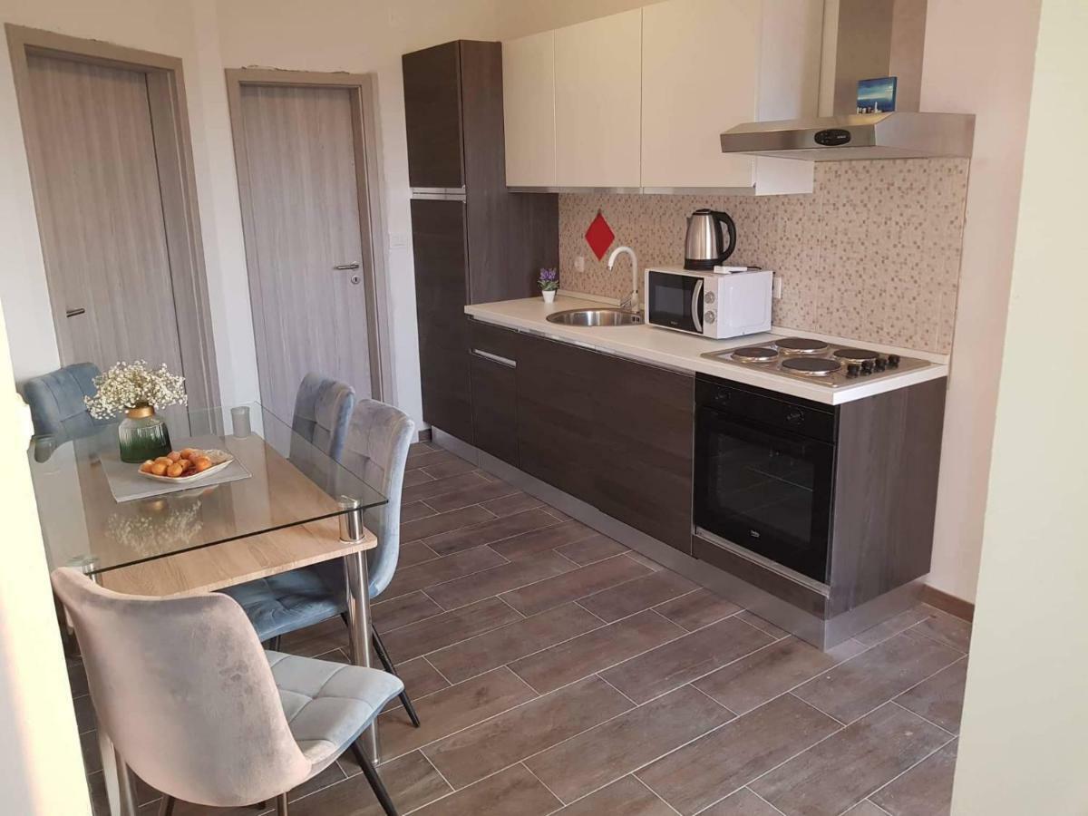 Apartmani Luce I Miho นิน ภายนอก รูปภาพ