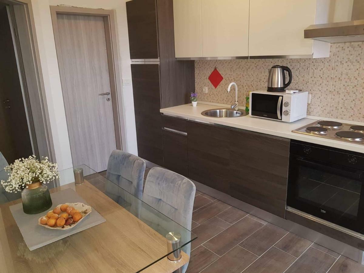Apartmani Luce I Miho นิน ภายนอก รูปภาพ