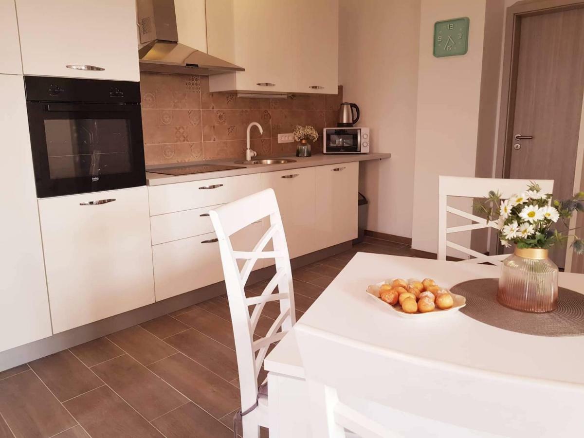 Apartmani Luce I Miho นิน ภายนอก รูปภาพ